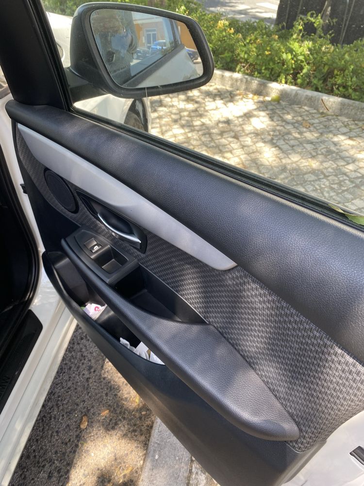 BMW Série 2 Active Tourer 216d – Nacional, muito estimada