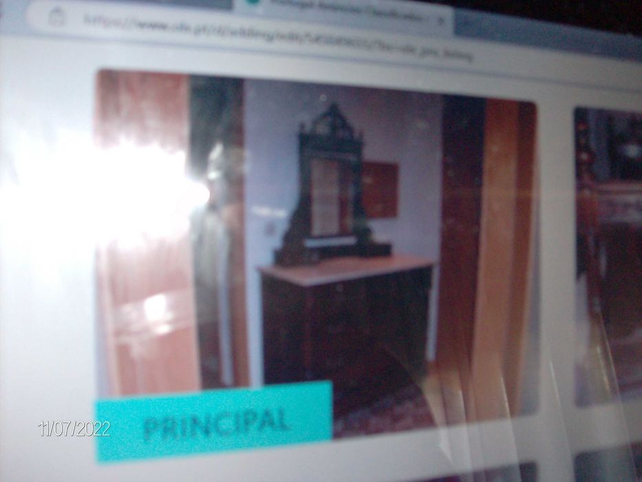 Mobília de quarto de casal em castanho