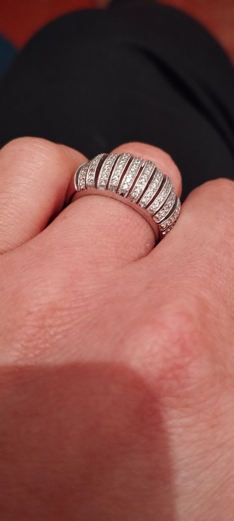Золоте кольцо з діамантами 4.9 вага 0.40 карат