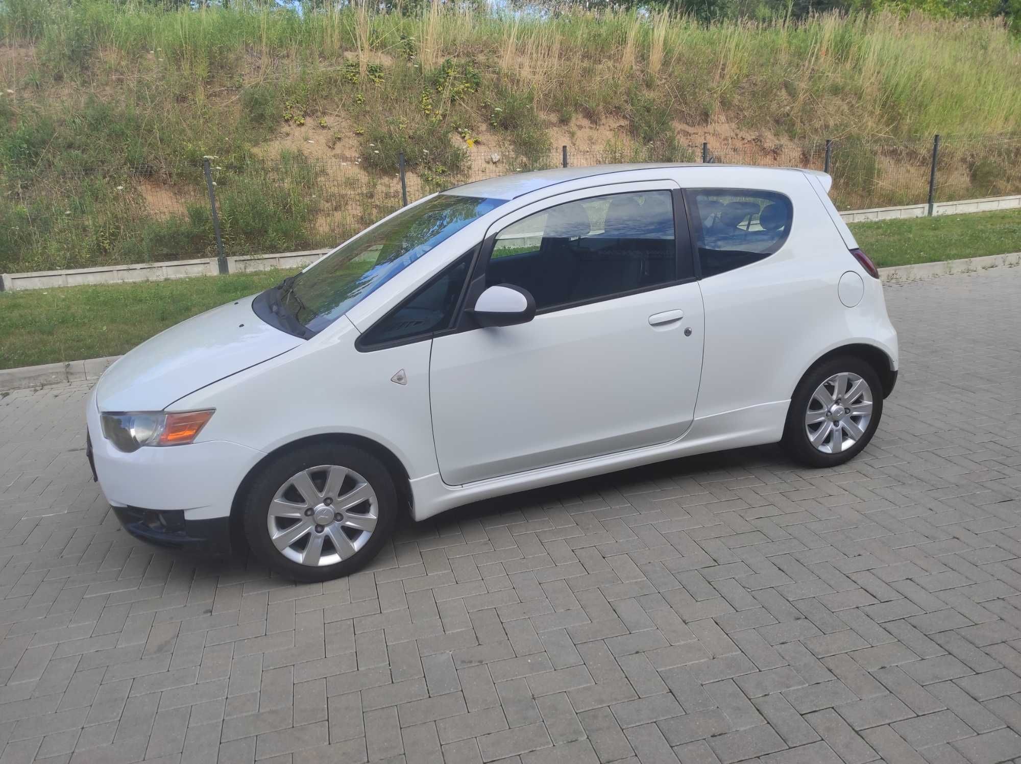 Mitsubishi Colt 1,1 benz,import Niemcy,bogata wersja,opłacony,2010 rok