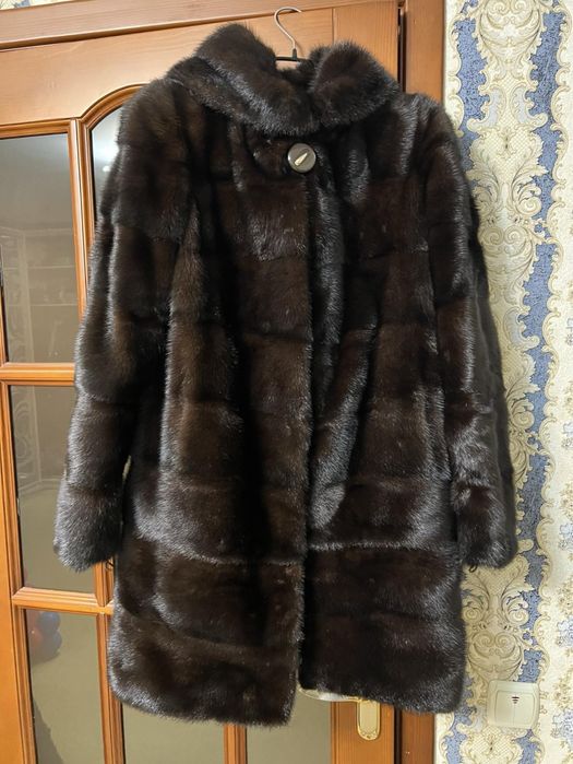 Продам натуральну шубу в гарному стані.
