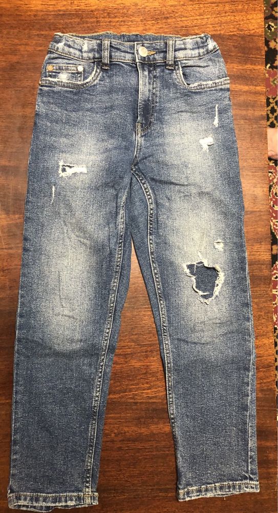 Крутые джинсы Zara и Reserved на юных модников.