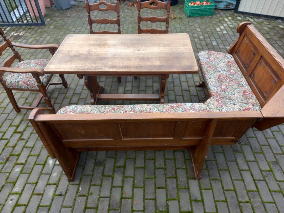 Narożnik kuchenny,  stół I 3 krzesła