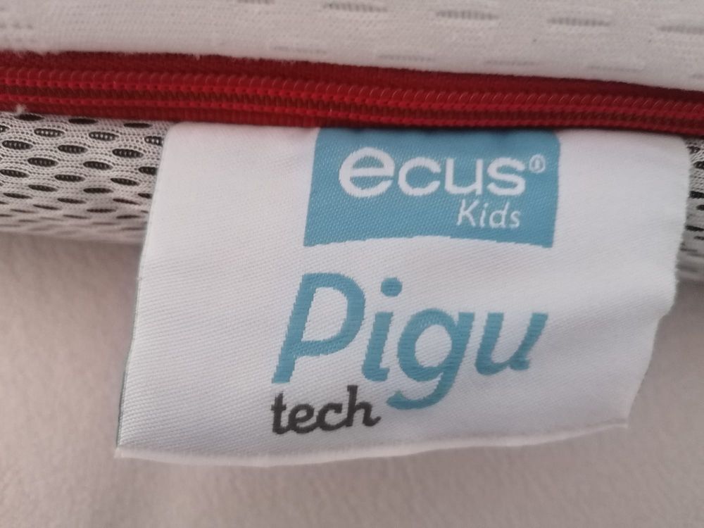 Cama de grades Micuna com colchão e edredão