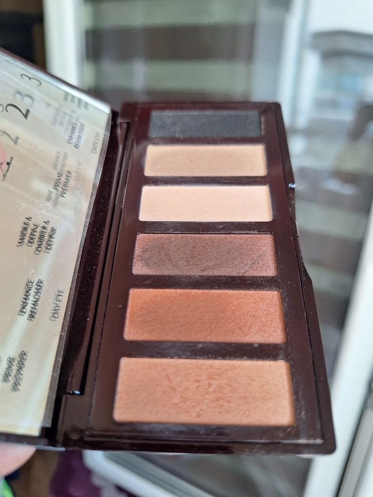 Charlotte Tilbury paleta cieni The Super Nudes