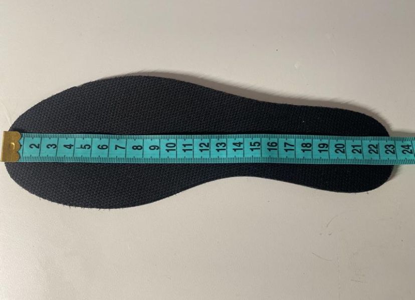 Зимние ботинки  мальчику  37 размер новые