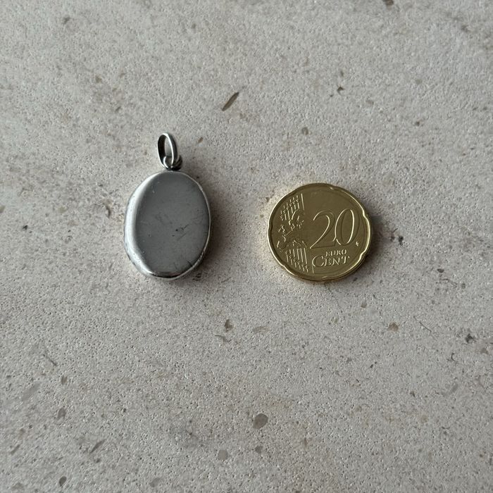 Medalhão de senhora em prata portuguesa