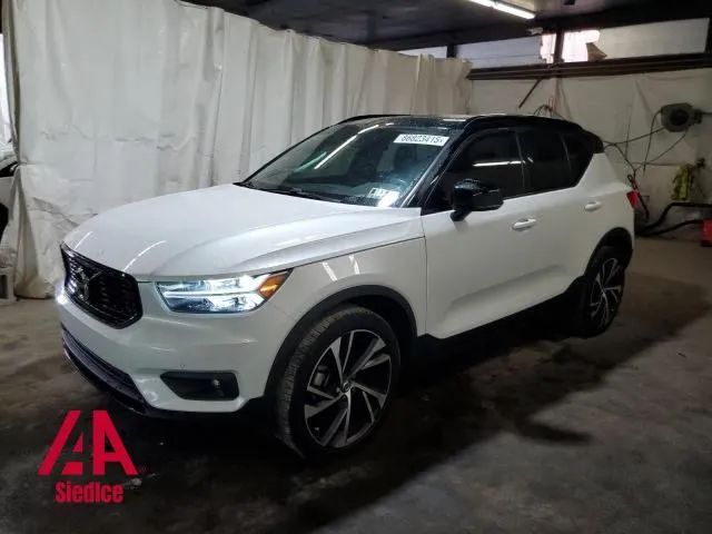 Volvo XC 40 Niski Przebieg, Bogate Wyposażenie, 4x4, R-DESIGN