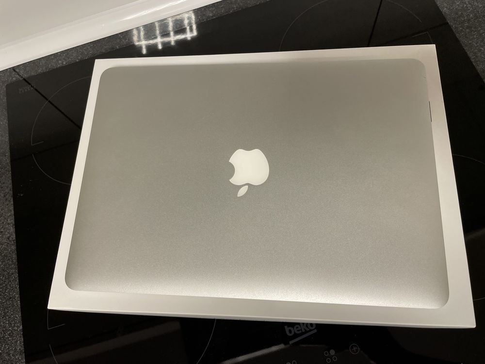 Idealny MacBook Air 13” 8/256 GB w PERFEKCYJNYM stanie!