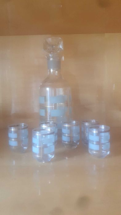 Karafka z kieliszkamiz Prl Hortensja. vintage, szklo, retro, antyk