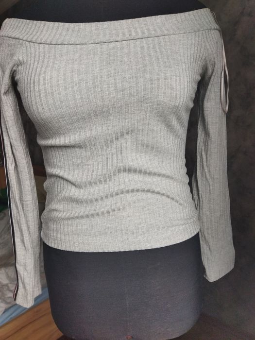 Жіноча кофтинка .