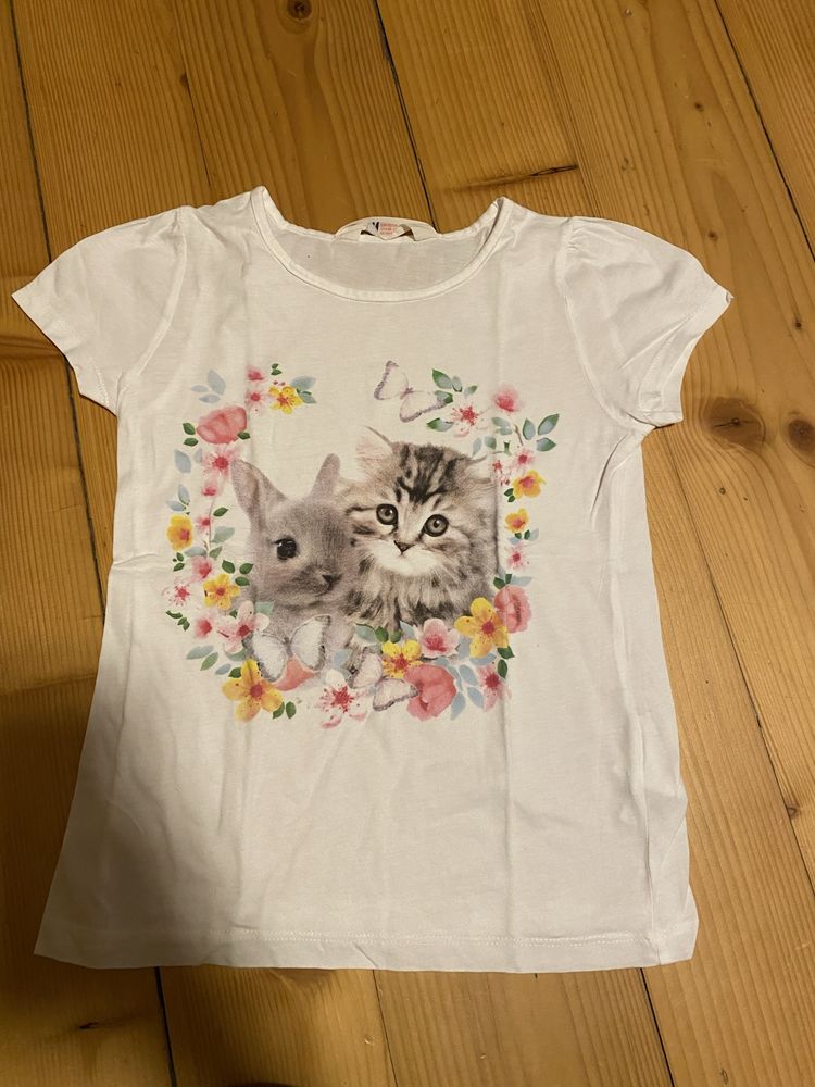 Dziewczęcy  t-shirt z kotkiem r. 122 cm