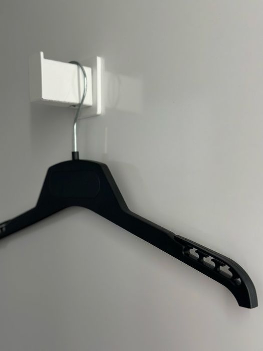 Вішалкі для одягу - прищепки для брюк та плечики