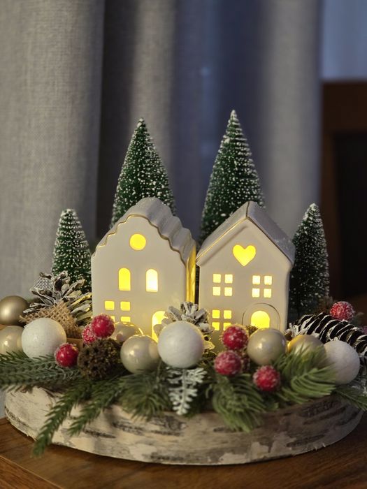 Domki  podświetlane led świecznik stroik świąteczny.