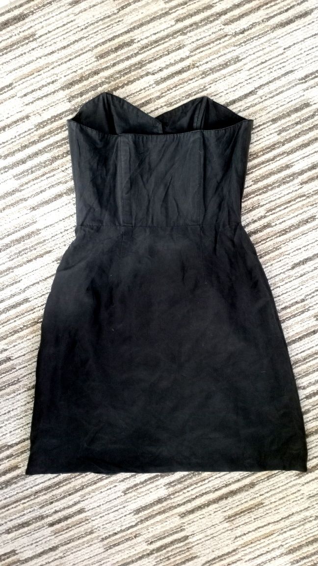 Sukienka czarna bez ramiączek rozpinana na guziki