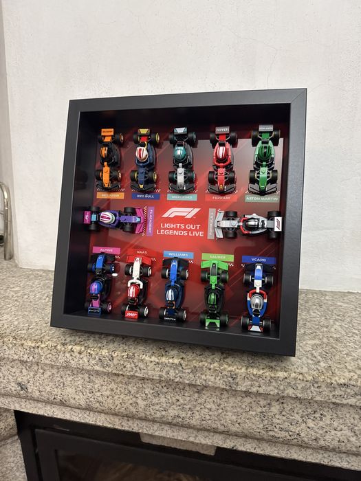Coleção completa com quadro lego F1 71049
