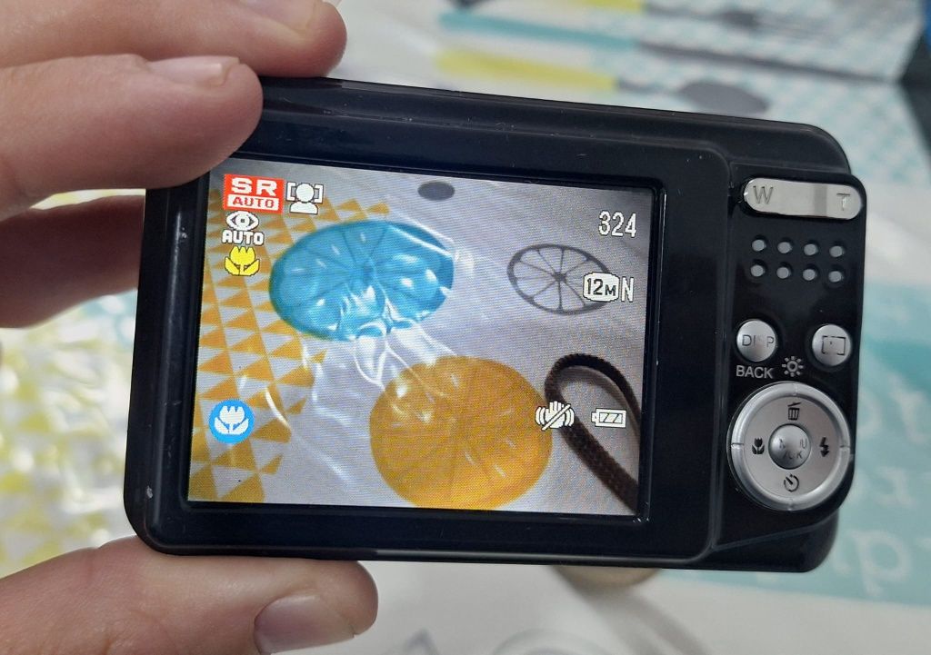 Fujifilm FinePix Av100 (12 Megapixels)