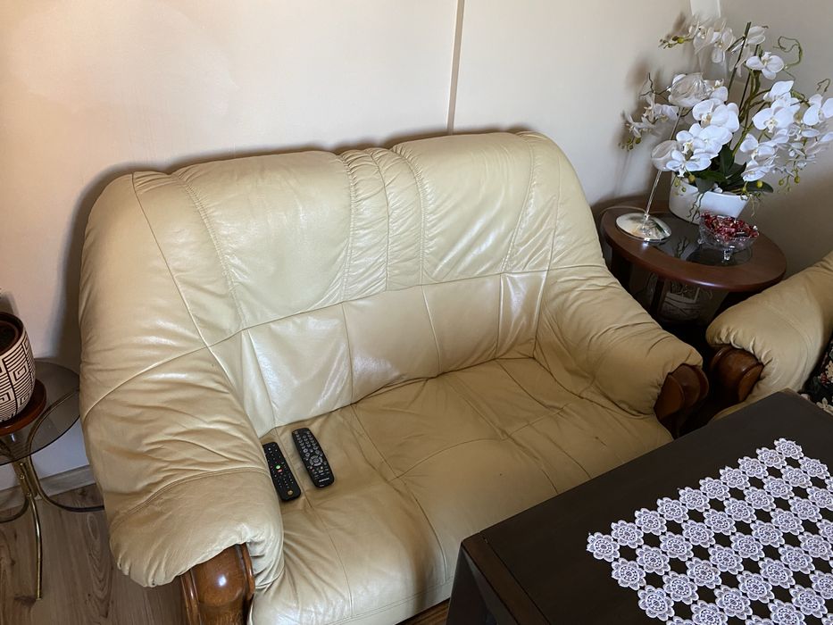 Skórzany wypoczynek 3+2+1 w kolorze kremowym