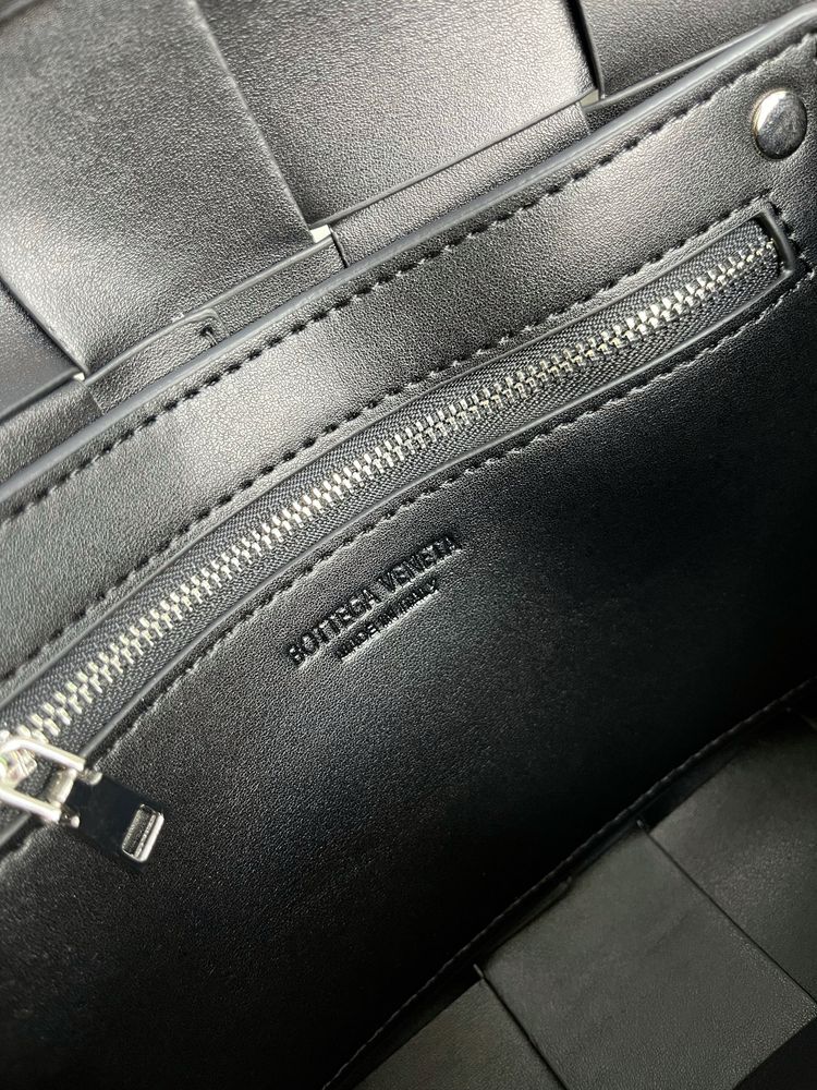 Bottega Veneta Cassette сумка чорна шкіряна чоловіча мужская