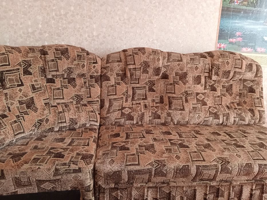 Продаю двомісний диван, який складався з декількох частин