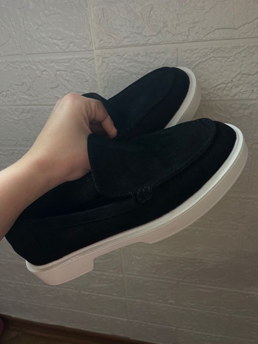 Лофери жіночі чорного кольору