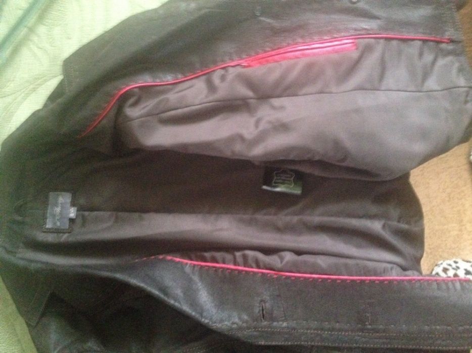 Кожаный пиджак,мокрая кожа.