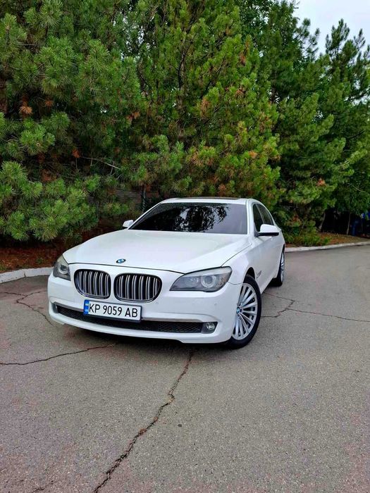 BMW 740 Li 2012 г. 3,0 литра, автомат, задний привод