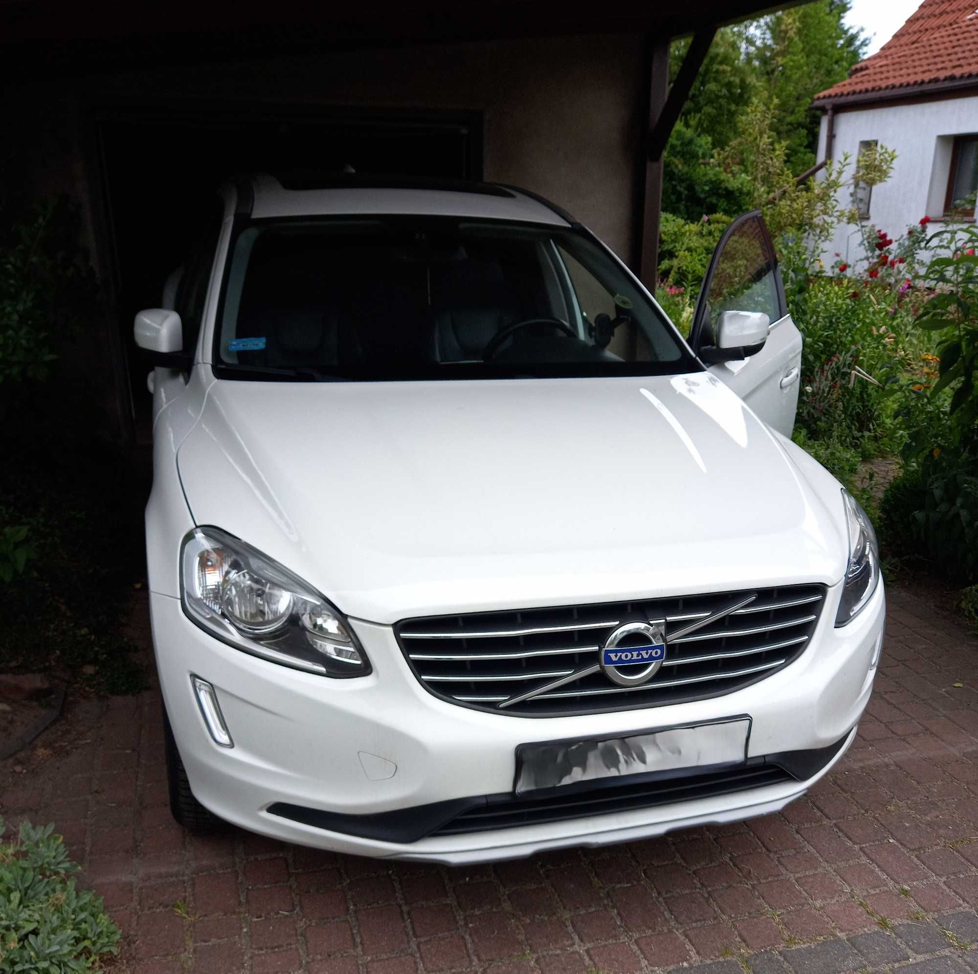 Volvo XC60 T5 2015r biały