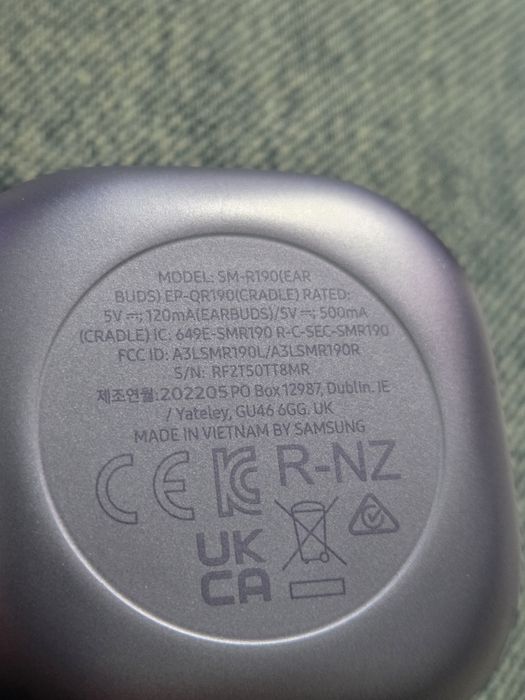 Phones Samsung modelo sm-r 190