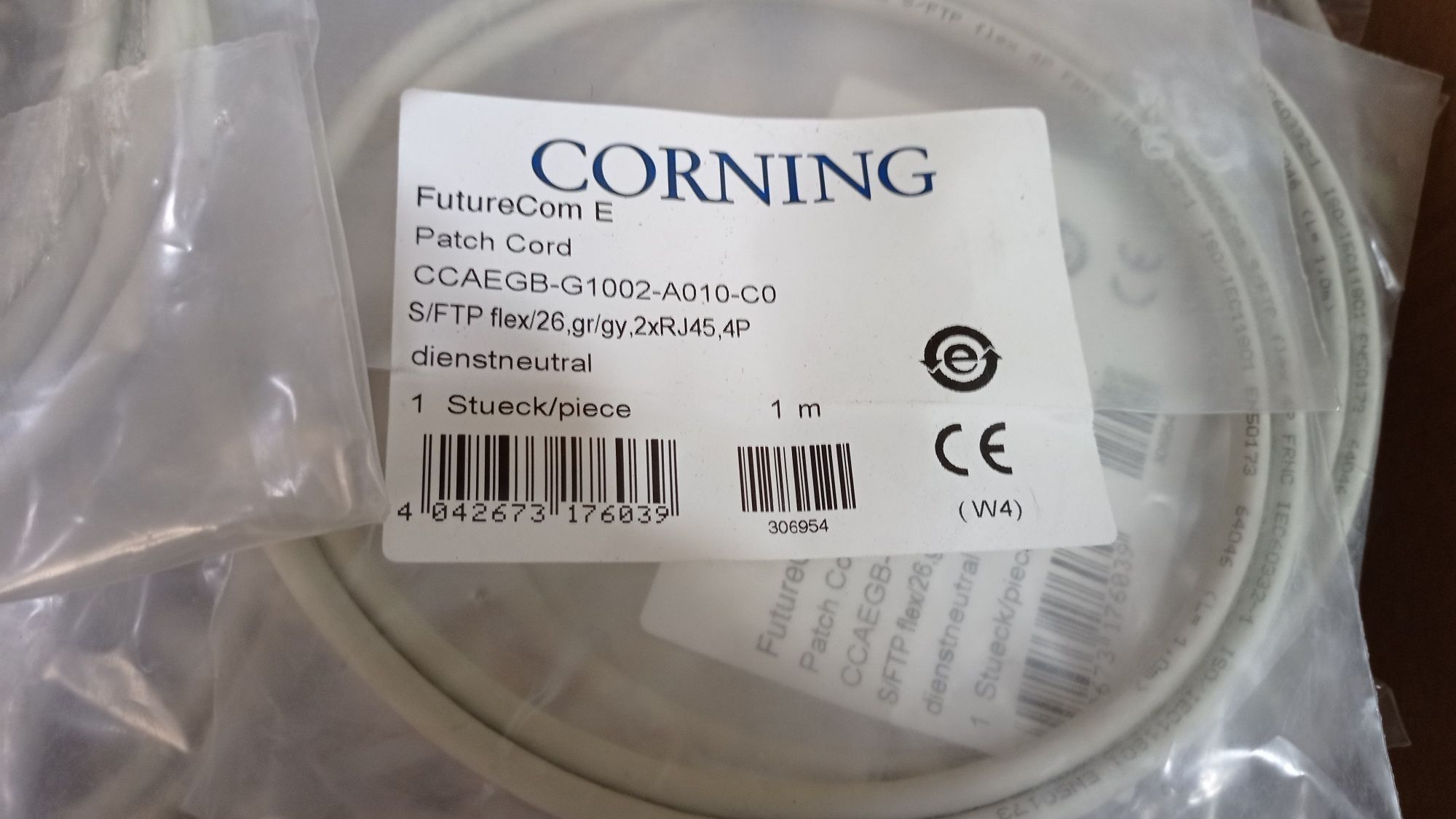 Caixa com  80 patchcords SFTP da Corning