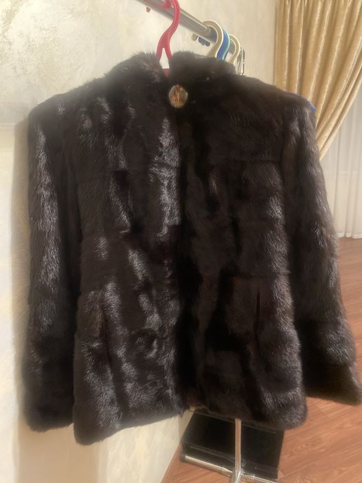 Продам  норкову напівшубу  вживану