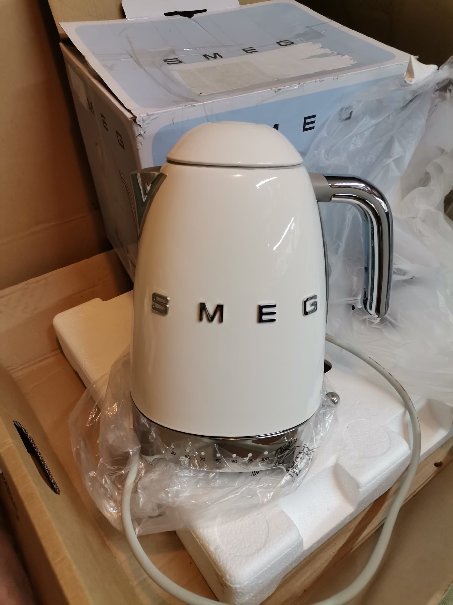 Czajnik elektryczny Smeg KLF04 poj. 1.7L z regulowaną temperaturą