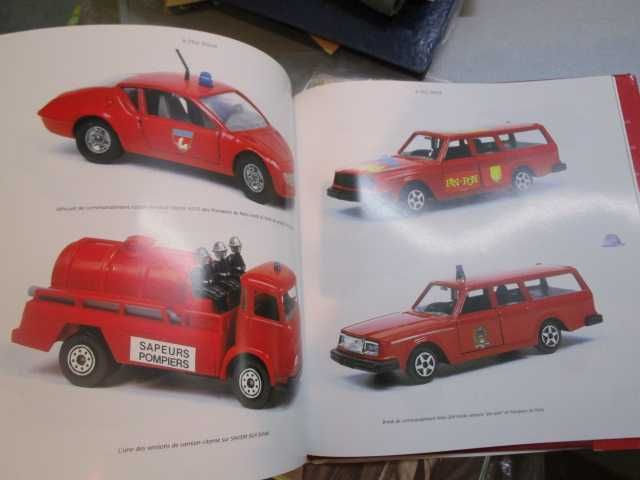 Livro francês sobre brinquedos de bombeiros