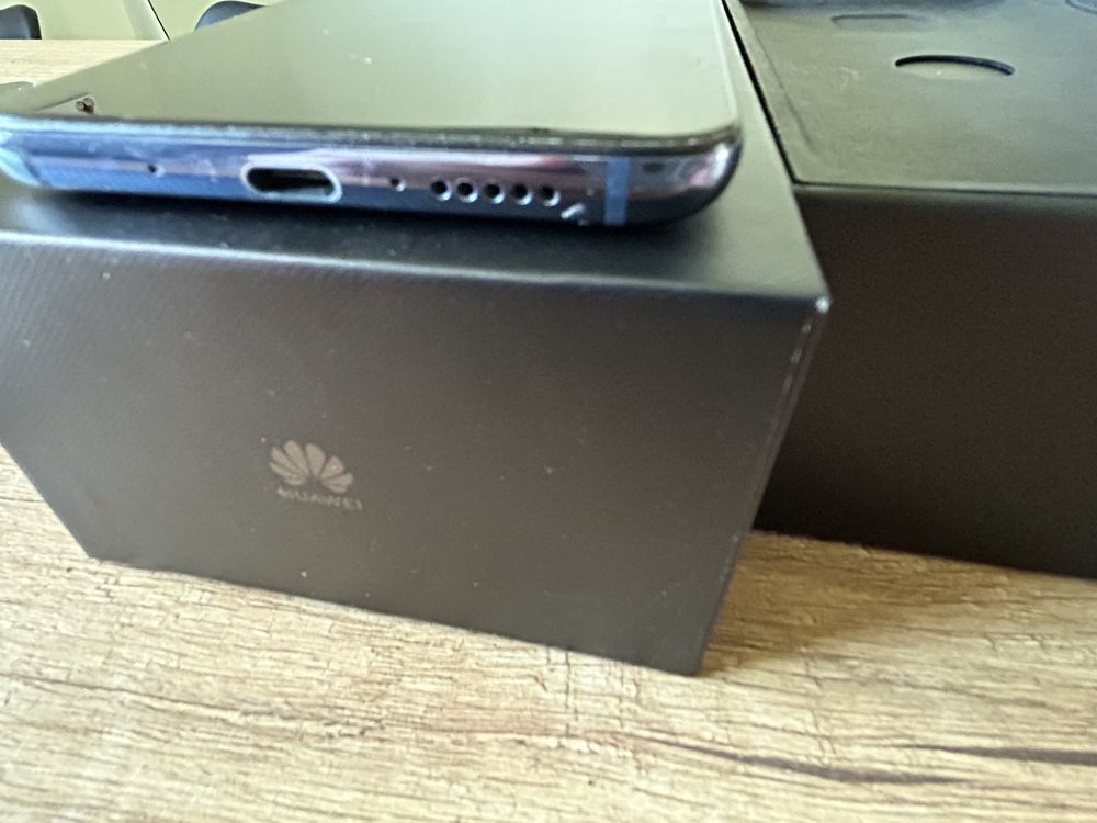 Huawei Mate 20. 4/128GB + ladowarka, pudelko.