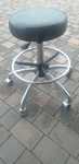Taboret zabiegowy regulowany