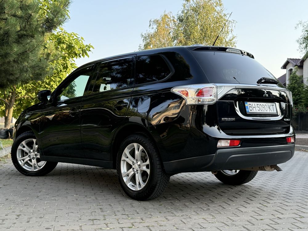 Mitsubishi Outlander 2013 г 2.4 бензин