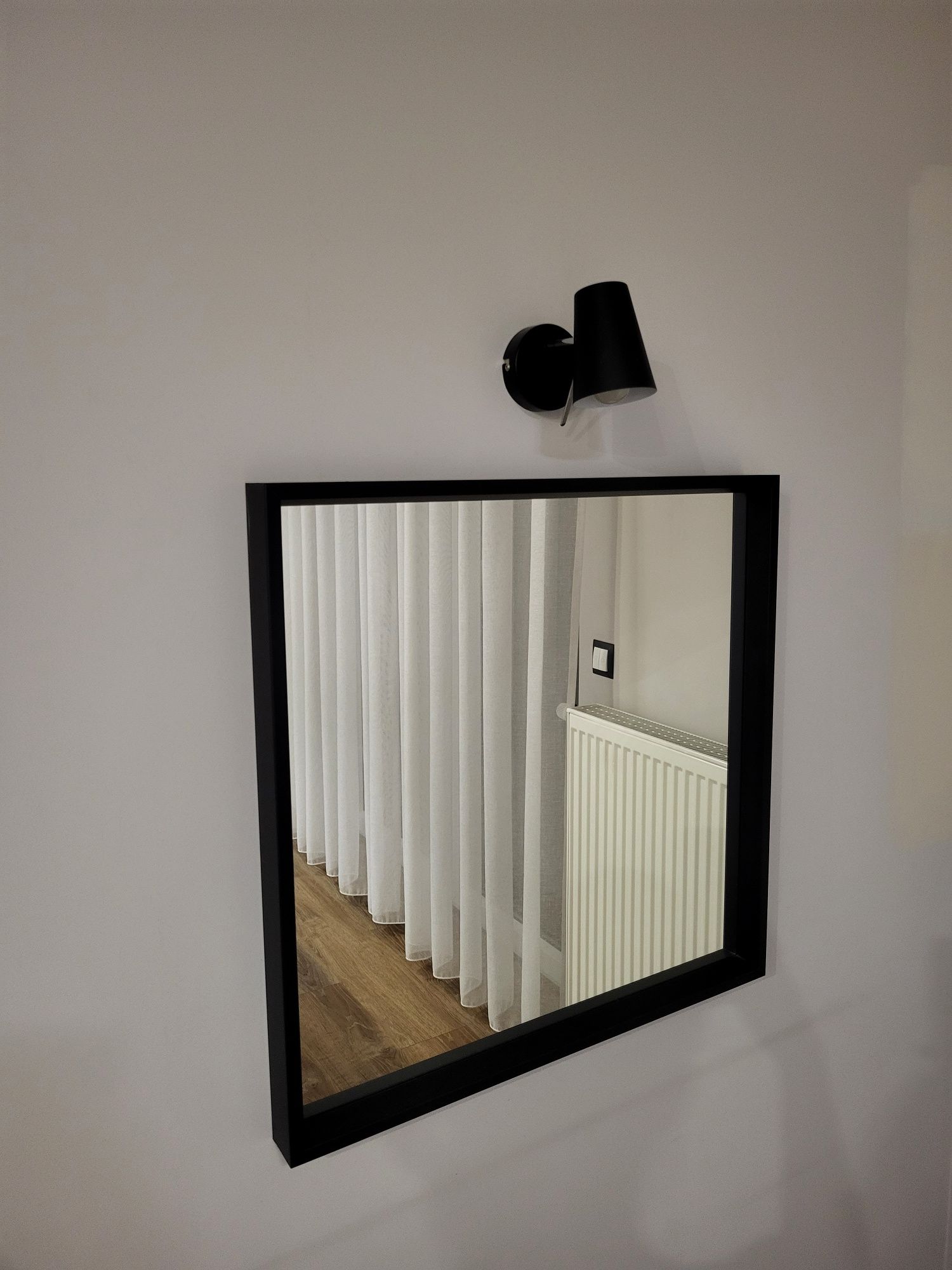 Lustro Ikea NISSEDAL + lampka