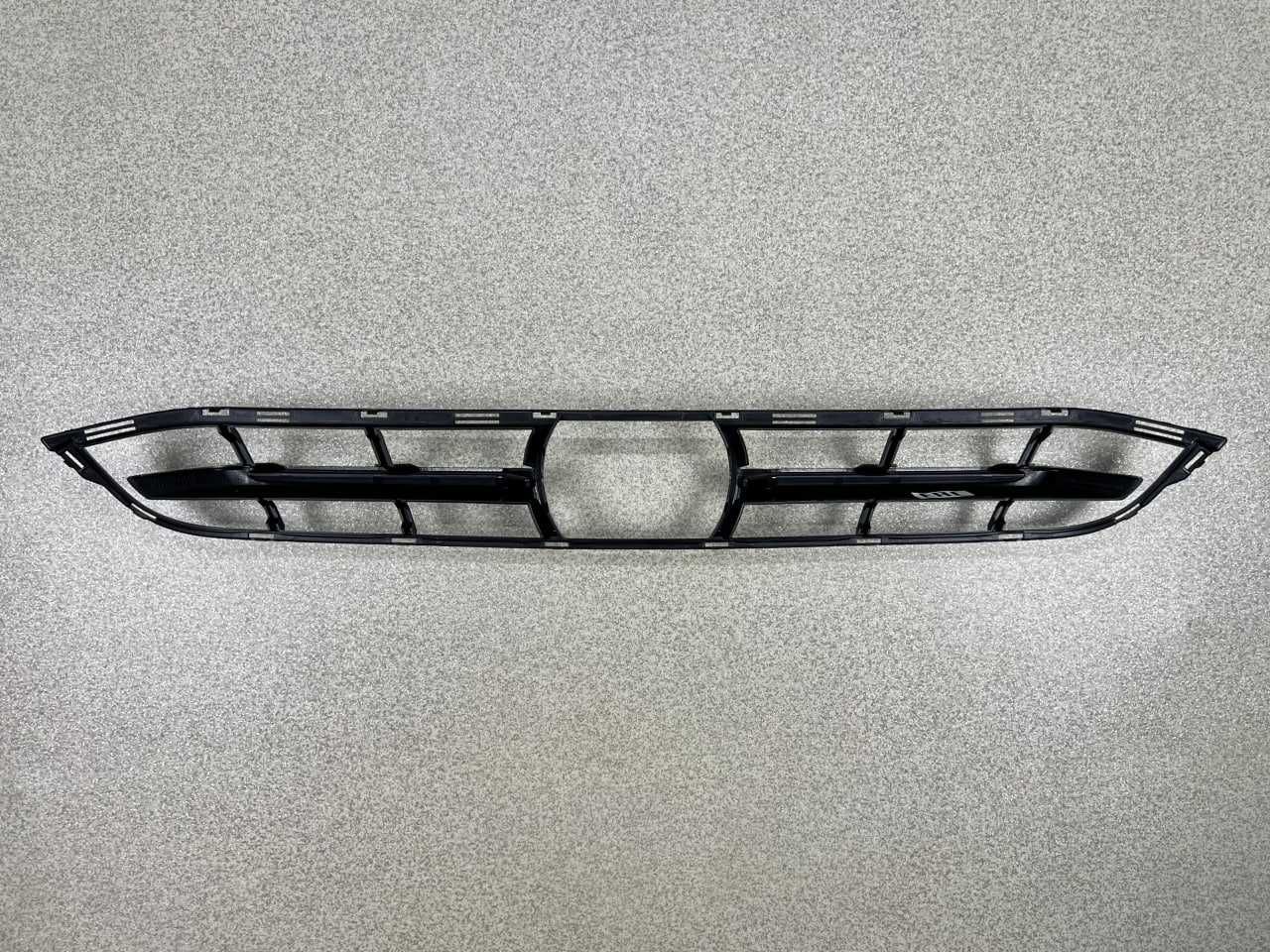 Центральна решітка бампера (під дистронік) - BMW X3 (G01)