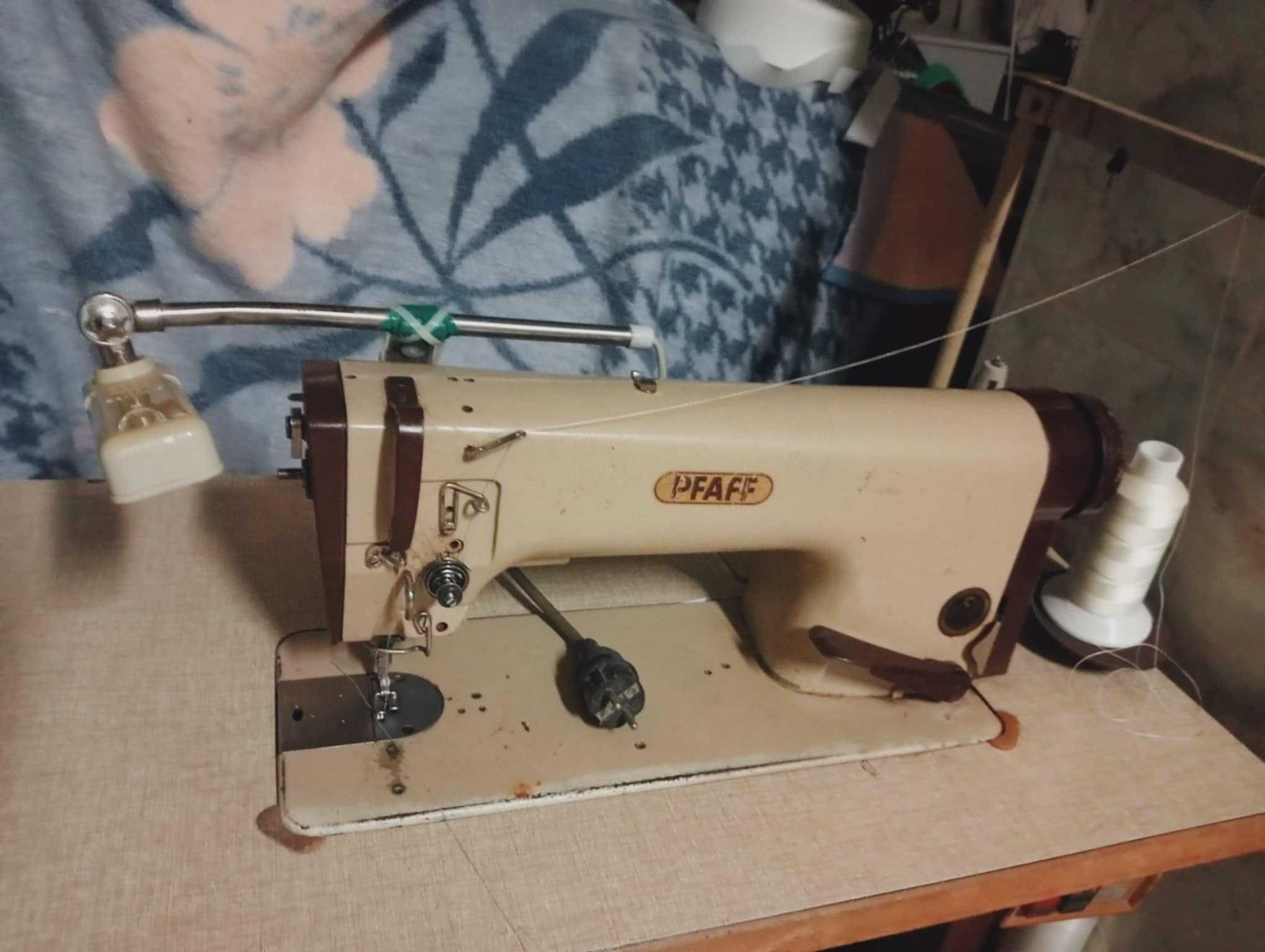 Maquina de costura profissional  PFAFF