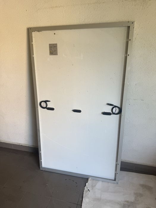 Paineis solares novos, nunca usados.