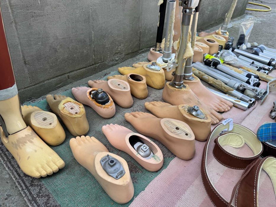 Продам протезні стопи, колінні вузли, пояса і т.п.