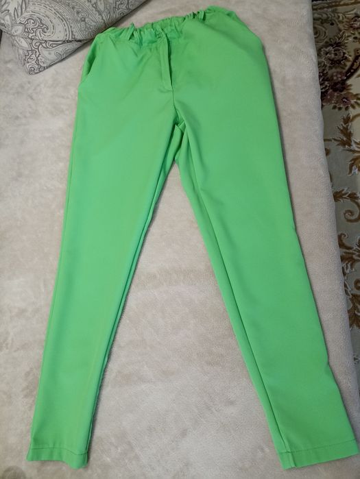 Стильний костюм в ідеальному стані