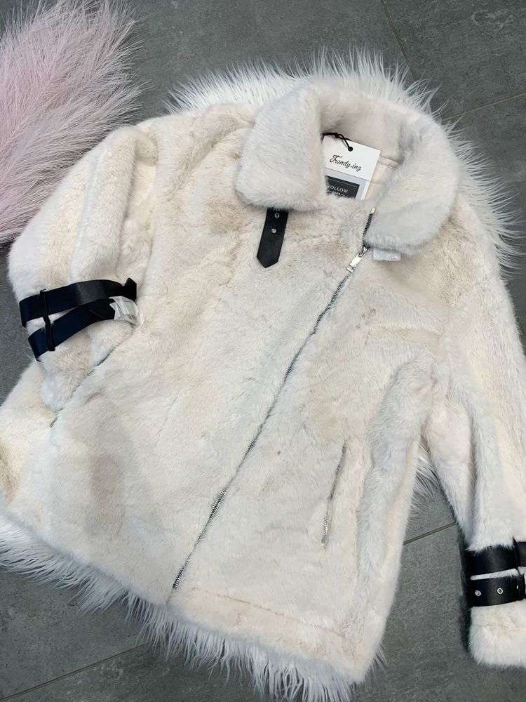 Kurtka Kożuszek zimowa ciepła futro z klamrami ramoneska (L/XL)