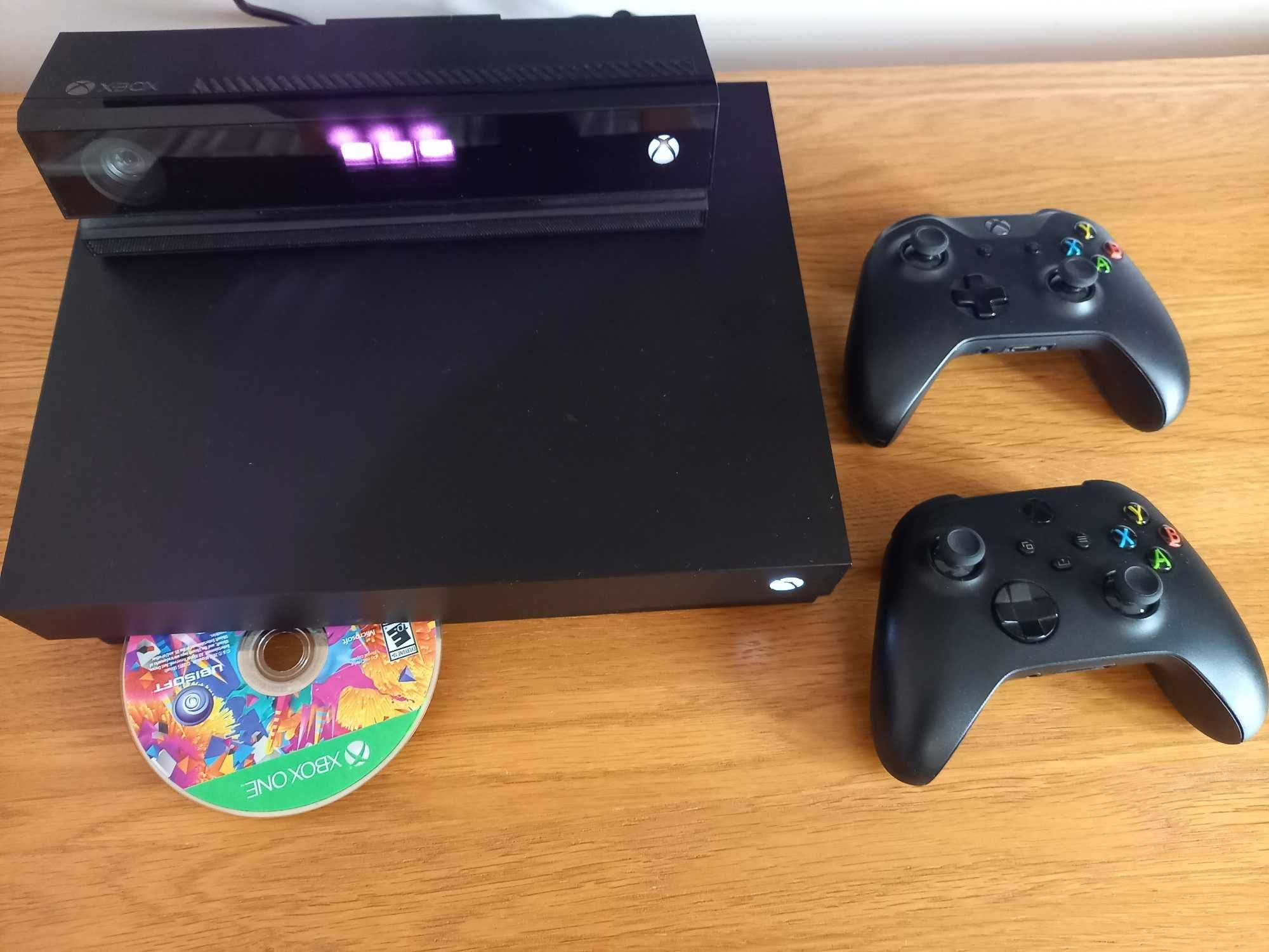 Konsola Xbox One X 1TB, Kinect, 2 pady oryginalne