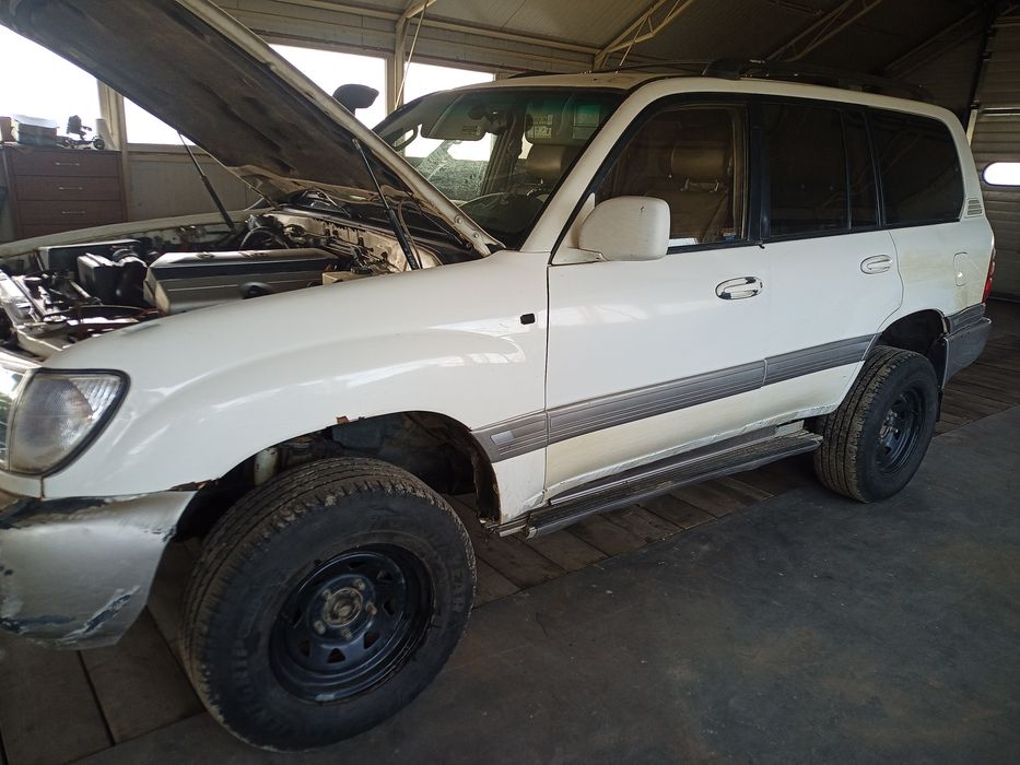 Toyota Land Cruiser 100 2UZ 4, 7  Na części