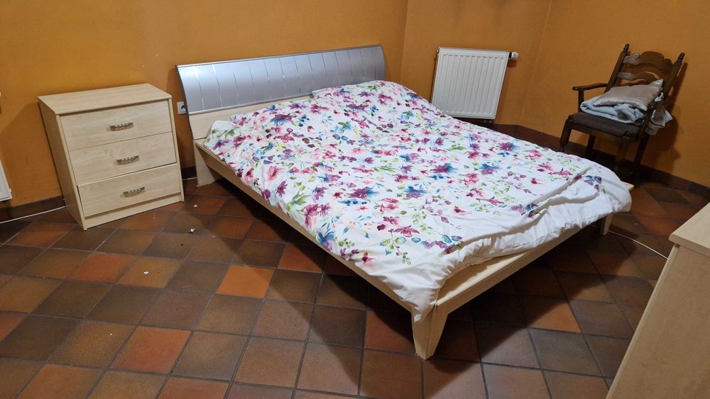 Sypialnia komoda szafa łóżko materac
