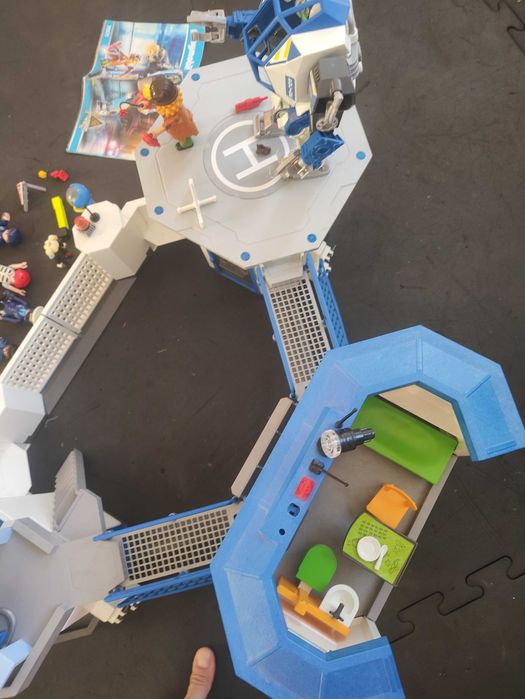 Komisariat policji playmobil 6919 + Robot policyjny 70571