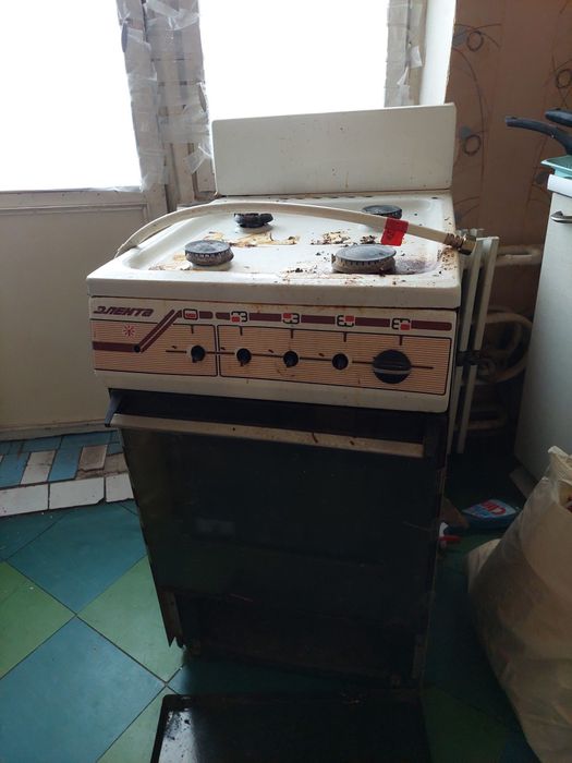 Стара газова пічка Єлекта