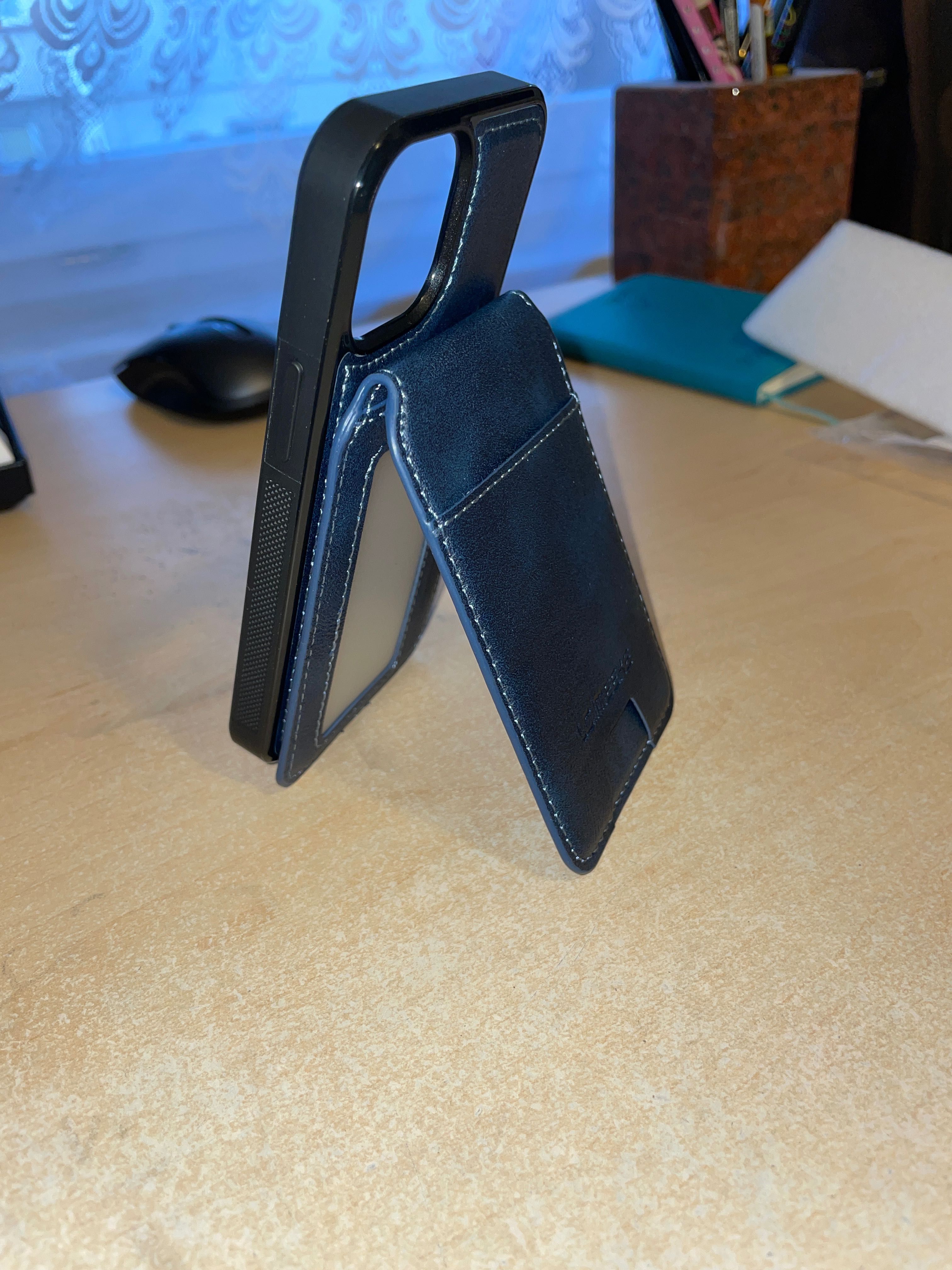 Etui do  Iphone 13 mini magsafe z dołączanym portfelem na karty.