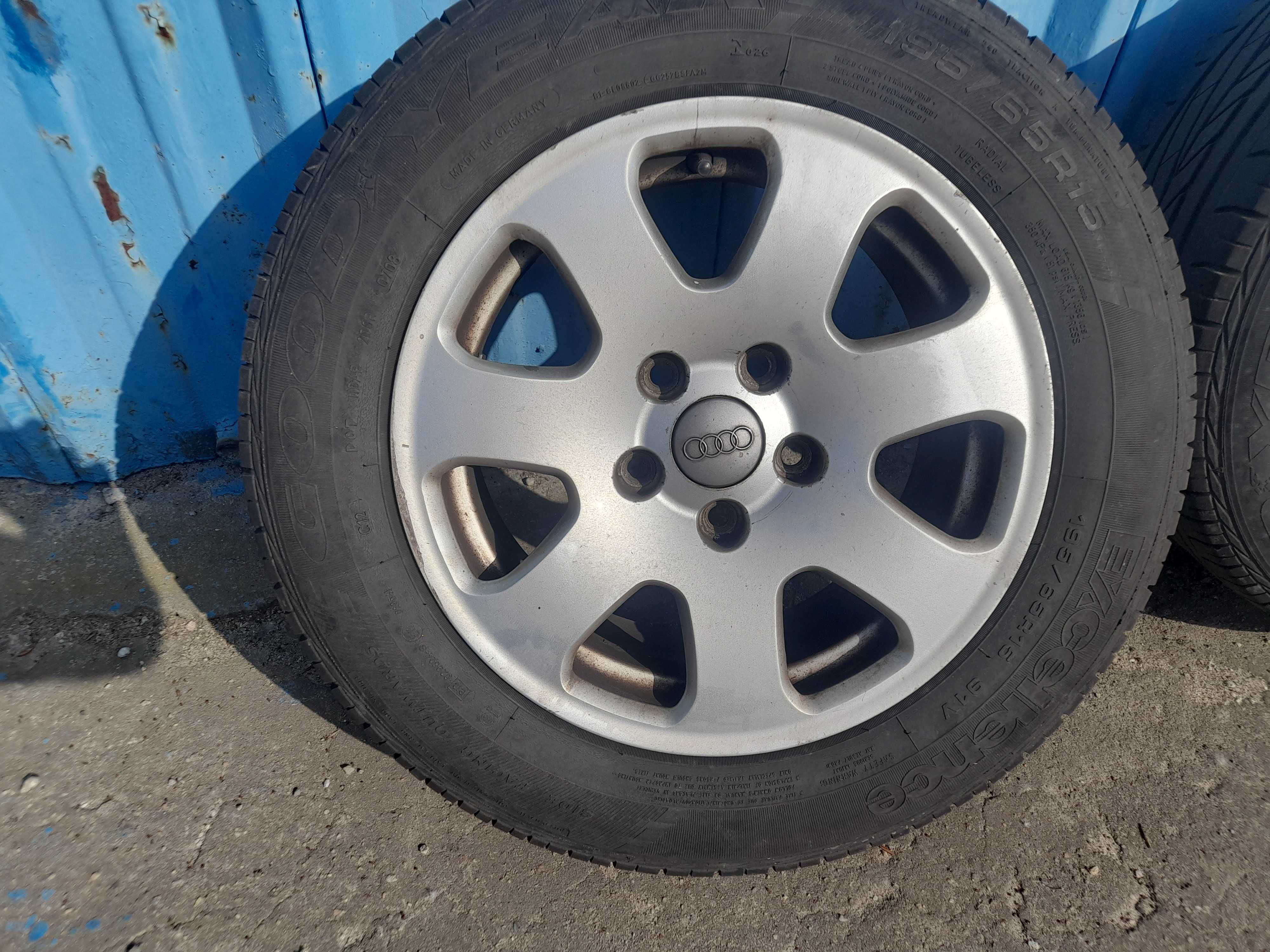 Felgi aluminiowe 7Jx15 H2 ET39, z 12 letnimi oponami 195/65 R15.